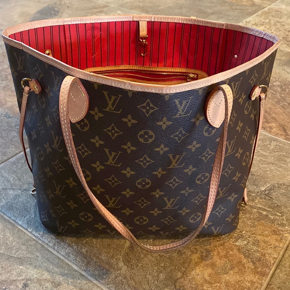 Louis Vuitton Neverfull MM Tote